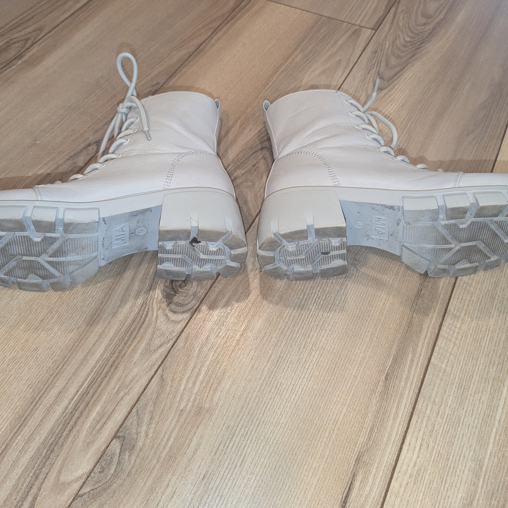 MIA Women's Cream Lace-Up Combat Boots - Picture 3 of 7